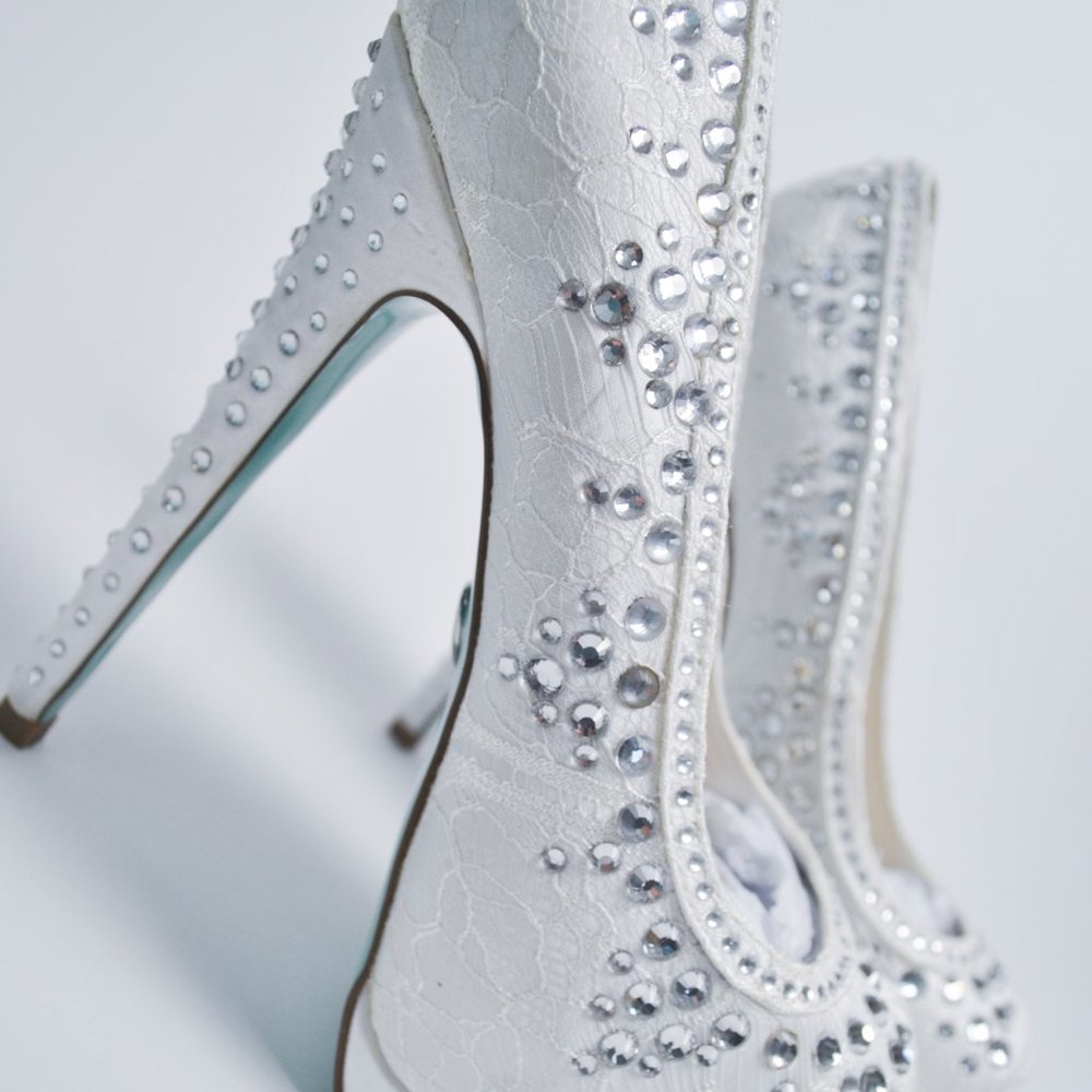 Betsy Johnson Something Blue Lace Heels w Rhinestones- FITS 7.5  (8.5 Actual Sz) - Picture 3 of 10